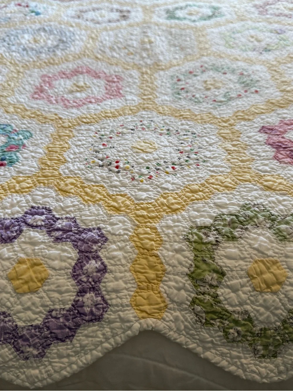 Antique 1930s Hand Stitched Grandmothers Flower Garden Quilt